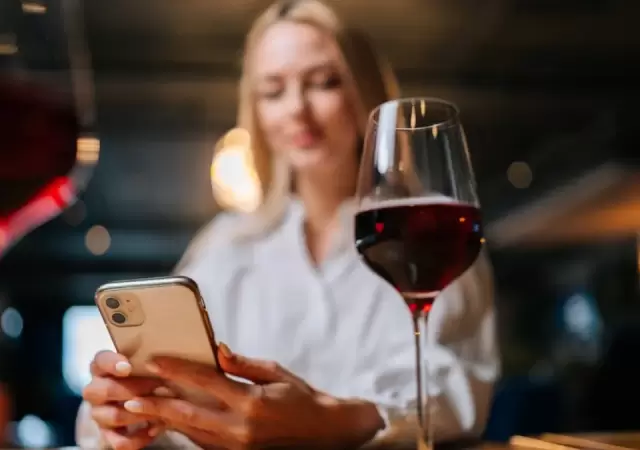 El consumo de vino per c�pita en Argentina pas� de cerca de 90 litros en la d�cada del 70 a los 16 litros actuales.