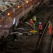 P�nico en el tren a Londres: 11 heridos en un brutal ataque con cuchillo