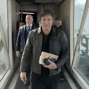 Mientras se rearma el Gabinete el Presidente va otra vez a Estados Unidos
