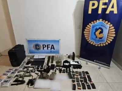 El hallazgo m�s perturbador fue la r�plica del subfusil, donde estaban inscriptos los nombres de reconocidos tiradores en masa.