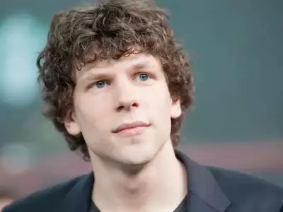 El actor Jesse Eisenberg, protagonista de "Red Social", anunci� que donar� uno de sus ri�ones a un completo desconocido.