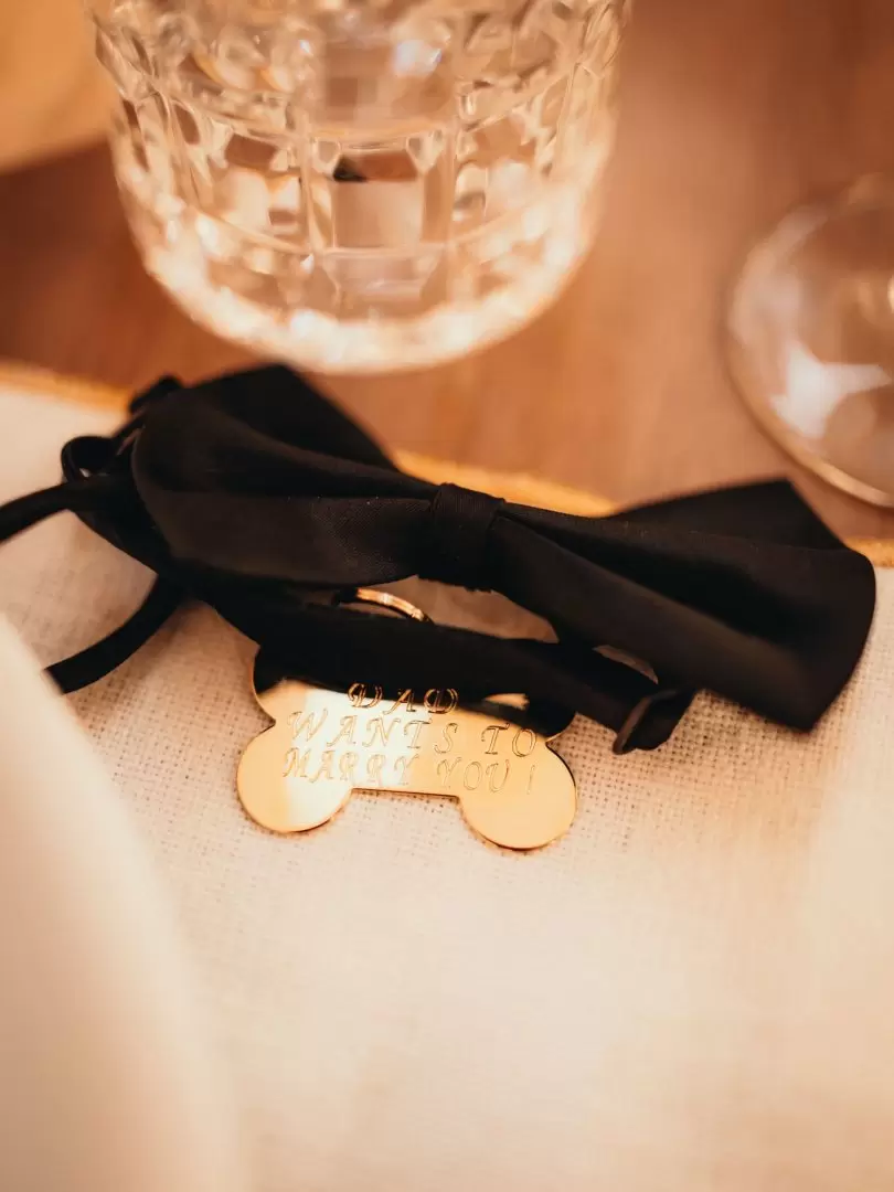El moño con el collar que tenía la propuesta de casamiento/ Fuente: Instagram Charles Leclerc