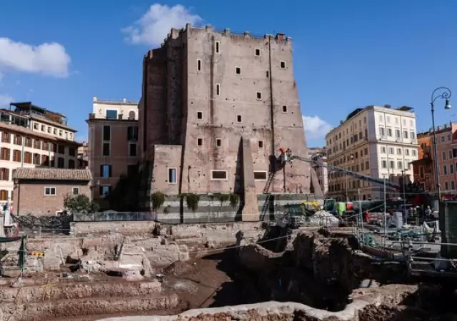 Derrumbe en Roma: Un trabajador grave tras el colapso de la Torre dei Conti en el centro histrico.