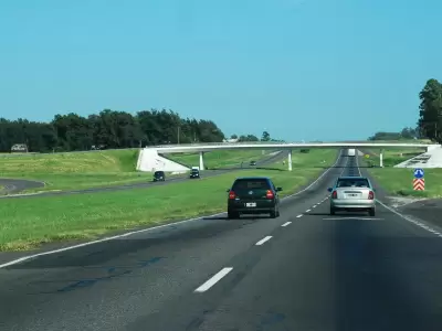 El Gobierno nacional anuncio que lanzar� una licitacion p�blica nacional e internacional para privatizar nuevos tramos de autopistas y rutas.
