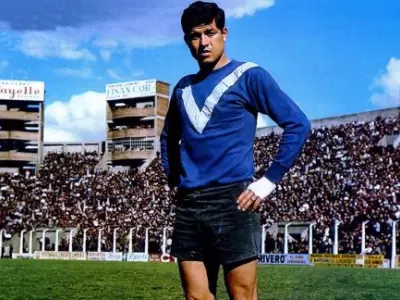 Daniel Willington y toda la pose de crack en su amado V�lez