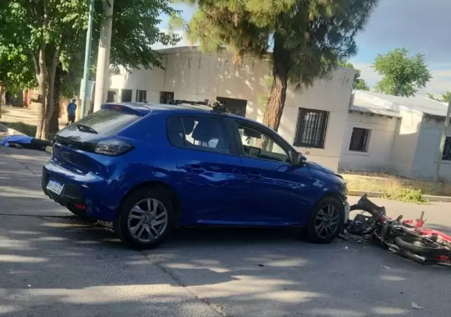 El Servicio de Emergencias Coordinado (SEC) lleg rpidamente, pero los mdicos slo pudieron constatar el fallecimiento del motociclista.