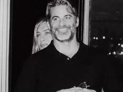 La rom�ntica foto del blanqueo: la rom�ntica felicitaci�n de Jennifer Aniston que confirm� su romance