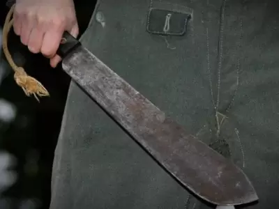 El hombre ingres visiblemente alterado a la subcomisara de Villa El Sol, con una herida en la cabeza y un machete en mano.