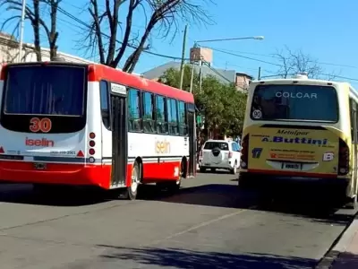 "Un vecino de Luj�n de Cuyo recorre 21 kil�metros y paga mil pesos. Un sanrafaelino recorre lo mismo, y paga 2.300 pesos" (M. Sat).