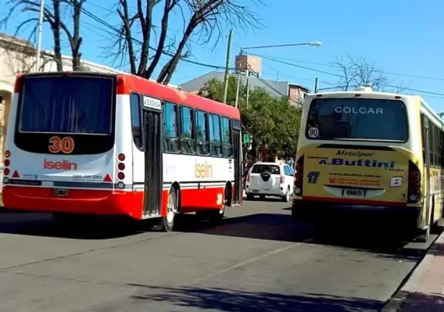 "Un vecino de Luj�n de Cuyo recorre 21 kil�metros y paga mil pesos. Un sanrafaelino recorre lo mismo, y paga 2.300 pesos" (M. Sat).