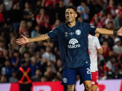Fern�ndez autor del segundo gol