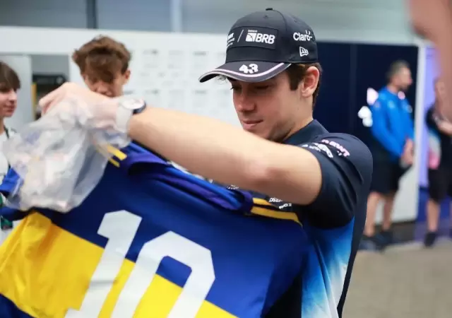 Franco no oculta su fanatismo por Boca y recibi� un regalo especial en Brasil.