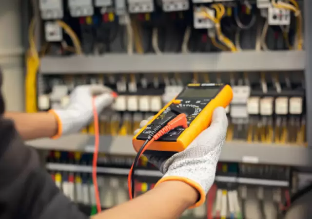 La Cooperativa Empresa El�ctrica de Godoy Cruz anuncia corte de luz.