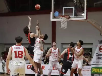 Hurac�n no pudo fuera de casa.