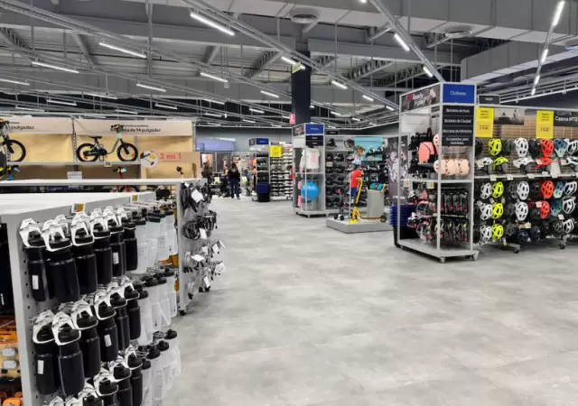 La tienda tiene 3.000 metros cuadrados y unos 5.000 productos de 65 disciplinas