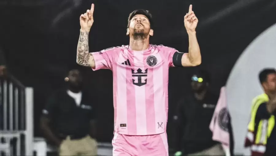 Lionel Messi tras convertir su primer gol en el encuentro contra el Nashville SC.