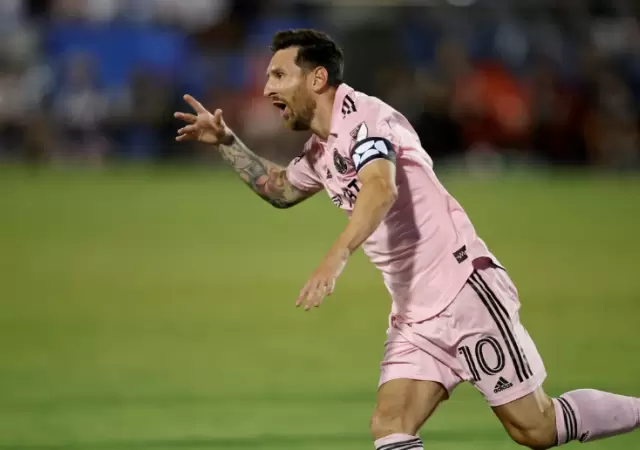 Lionel Messi tras convertir su primer gol en el encuentro contra el Nashville SC