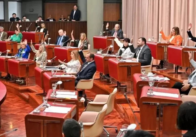 La Legislatura chubutense habilit� la enmienda constitucional que quitar� los fueros a funcionarios y sindicalistas.