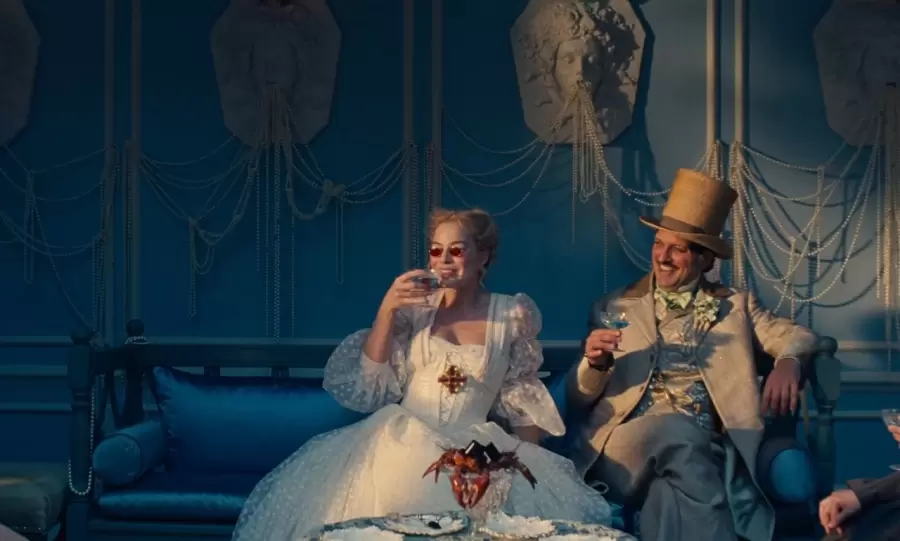 Margot Robbie participa en Cumbres Borrascosas como actriz y productora.