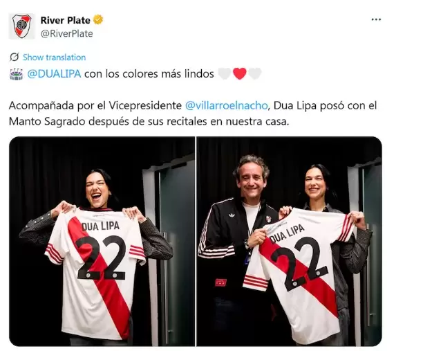 Dua Lipa recibe la camiseta de River: Fuente: X de River Plate