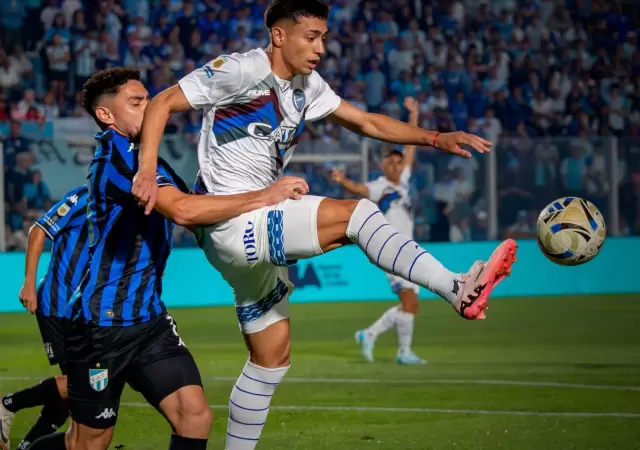 Godoy Cruz enfrenta a Atl�tico Tucum�n.