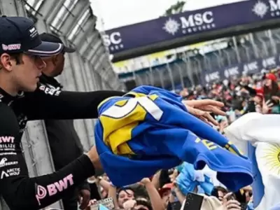 Colapinto y la camiseta de Boca, unidos en Brasil.