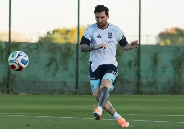 La Selecci�n Argentina entren� a puertas abiertas en Espa�a.