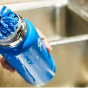 Tu botella de agua puede enfermarte: 3 tips para evitar bacterias