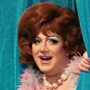 Increble transformacin!: Damin Betular debuta como Edna Turnblad en 'Hairspray'