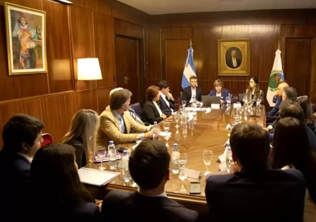 Patricia Bullrich reunida con senadores de LLA.