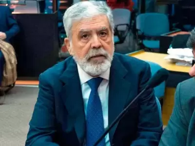 El Tribunal Oral Federal 4 (TOF 4), desestim� este mi�rcoles el planteo que buscaba que De Vido cumpliera en su casa la pena.