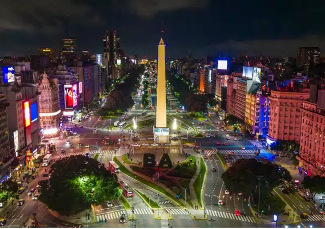Emblema de la Ciudad de Buenos Aires, el Obelisco fue inaugurado en 1936.