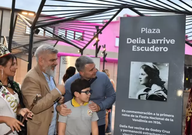 Una plaza lleva el nombre de la primera reina de la Vendimia.