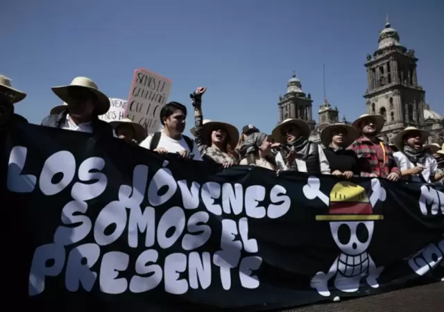 El Zcalo en llamas: Quines son los enmascarados que atacaron las vallas?