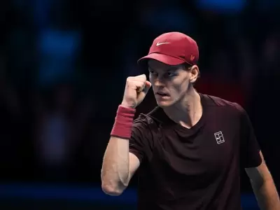 Sinner le gan un partidazo a Alcaraz