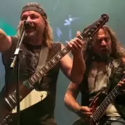 Furor: el video del doble de Javier Milei bailando 'Panic Show' en el escenario de La Renga