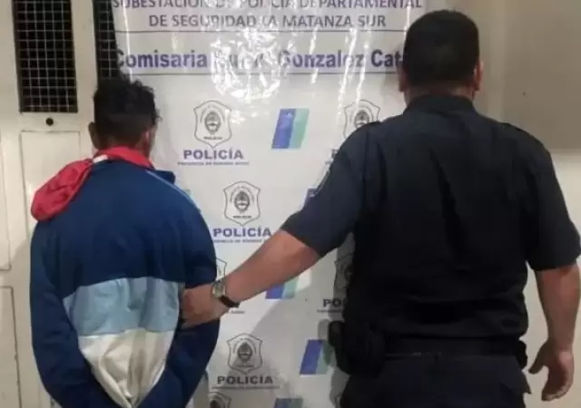El presunto asesino al momento de ser detenidos/ Fuente: X
