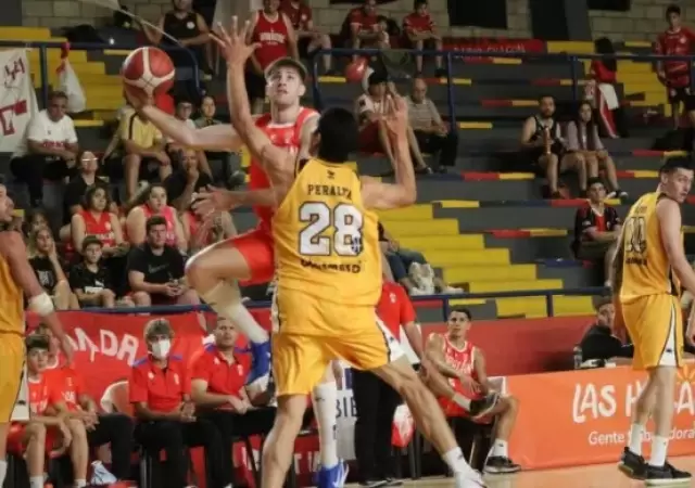 Huracn Las Heras y una victoria clave.