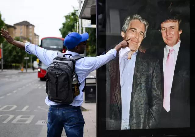 El republicano cedi a la presin y asegur que est "totalmente a favor" de firmar la ley de desclasificacin de los trridos documentos.