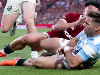 Cordero coronando la carrera que termina en el ingoal