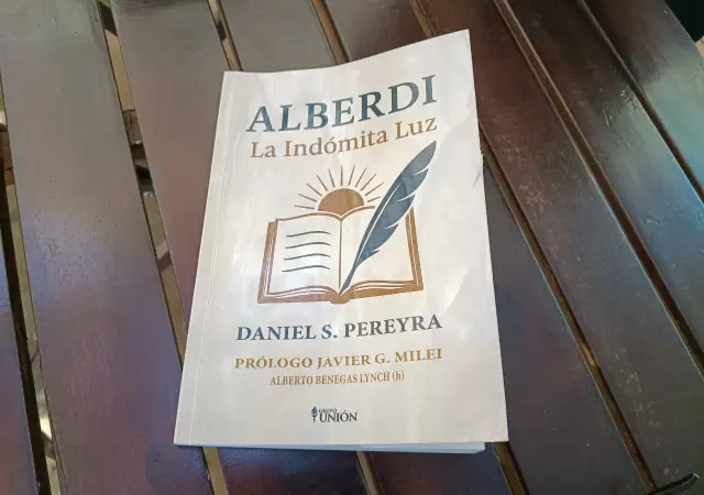Daniel Pereira presenta su libro "Alberdi, la Ind�mita Luz"