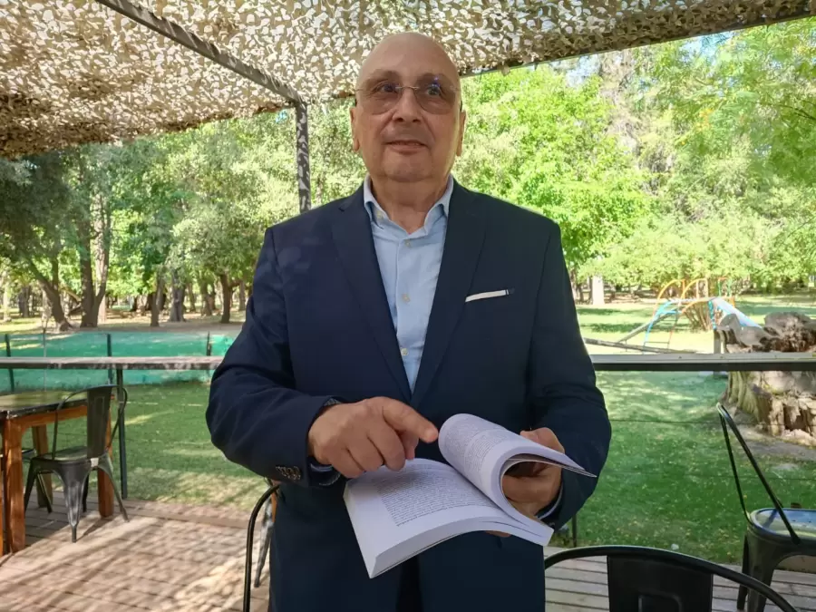 Daniel Pereira presenta su libro "Alberdi, la Indmita Luz" y tiene un prlogo del presidente Javier Milei.