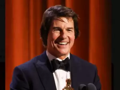 El emotivo momento en que Tom Cruise recibi� su Oscar honor�fico. Una deuda saldada para Hollywood.