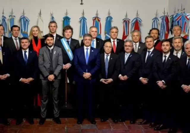 Javier Milei junto a gobernadores.