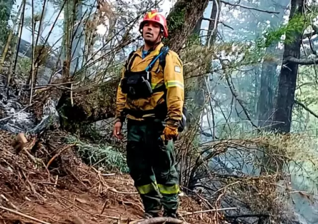 Un brigadista en la zona de Epuy�n