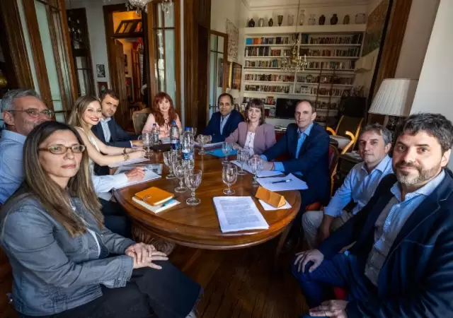 La pol�mica reuni�n con nueve economistas que mantuvo el D�a del Militante sin autorizaci�n grupal.