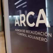 Caputo destraba el comercio exterior con la dolarización de deudas con ARCA
