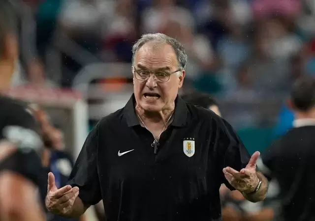 Marcelo Bielsa pasa por un momento complicado en Uruguay