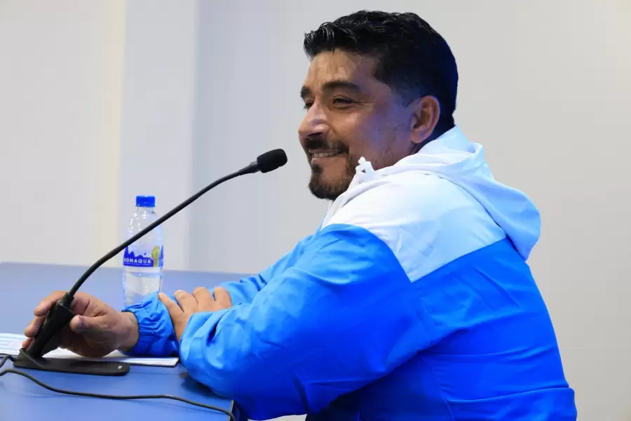 Omar Asad todav�a no sabe si seguir� en Godoy Cruz.