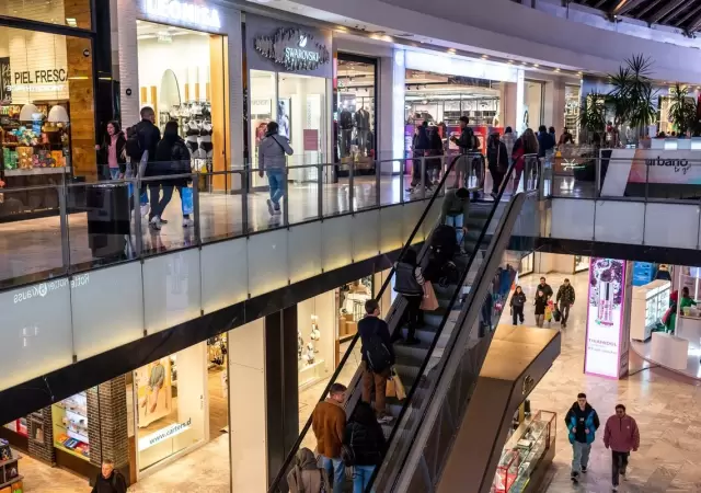 El salto del d�lar en Chile reactiv� el consumo de argentinos en los malls, donde la diferencia de precio en tecnolog�a y ropa justifica el viaje.